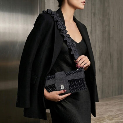 CARTERA DE PERLAS NEGRAS Y DENIM